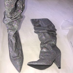 Cute attention grabbing boots 🔥🔥🔥